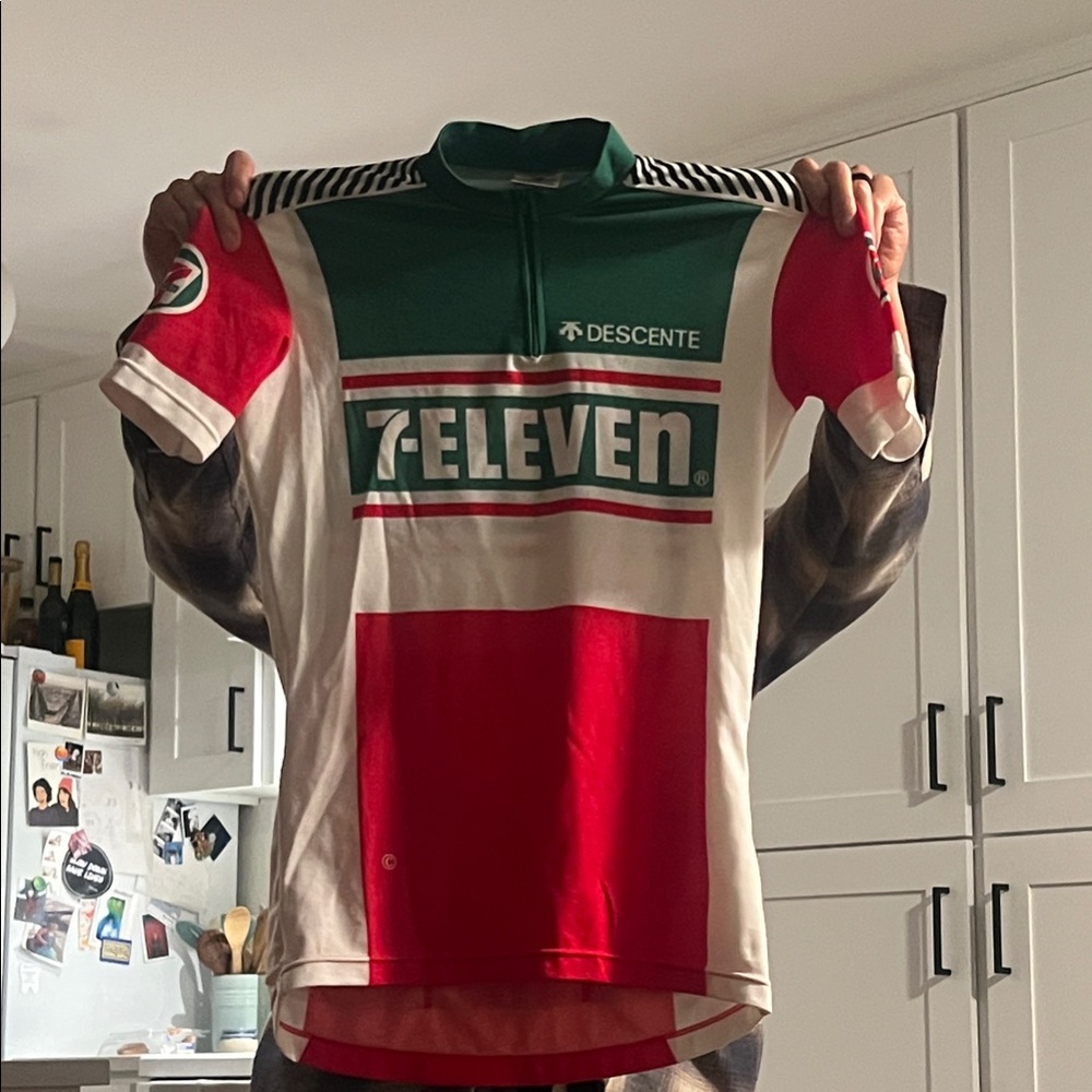 Descente Vintage Men's 7-11 Green, Red, and White Cycling Jersey